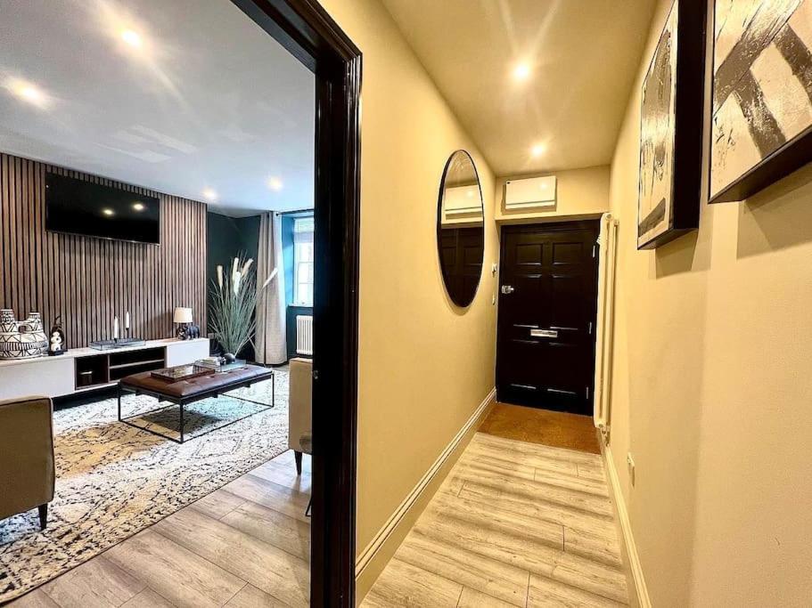Fabulous Large Apartment In Great Location Бат Экстерьер фото