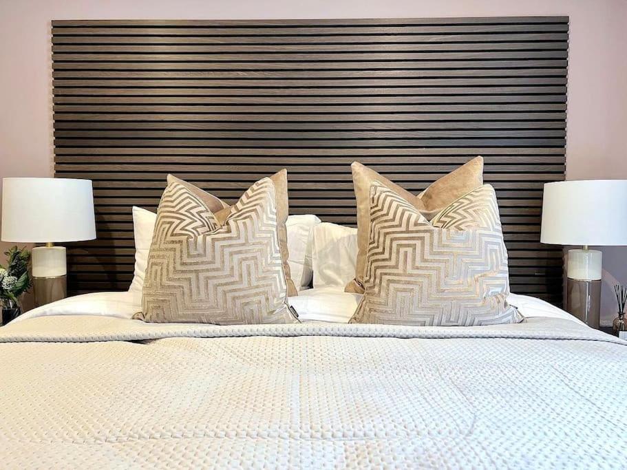 Fabulous Large Apartment In Great Location Бат Экстерьер фото