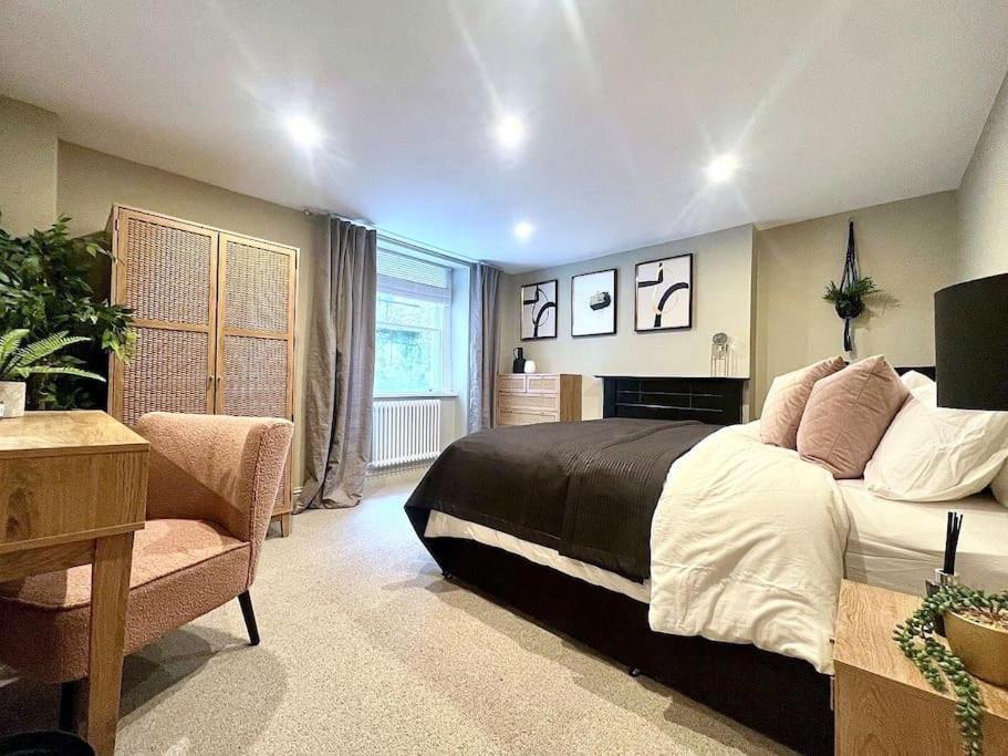 Fabulous Large Apartment In Great Location Бат Экстерьер фото