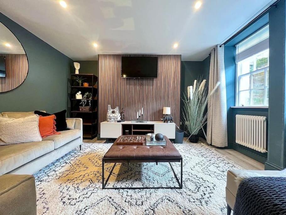 Fabulous Large Apartment In Great Location Бат Экстерьер фото