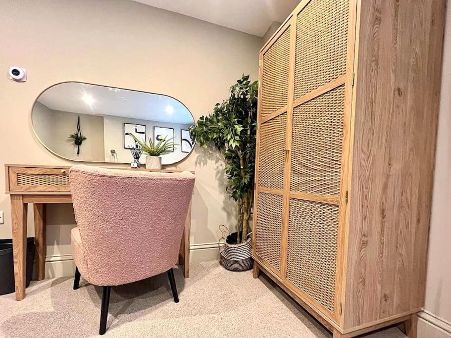Fabulous Large Apartment In Great Location Бат Экстерьер фото